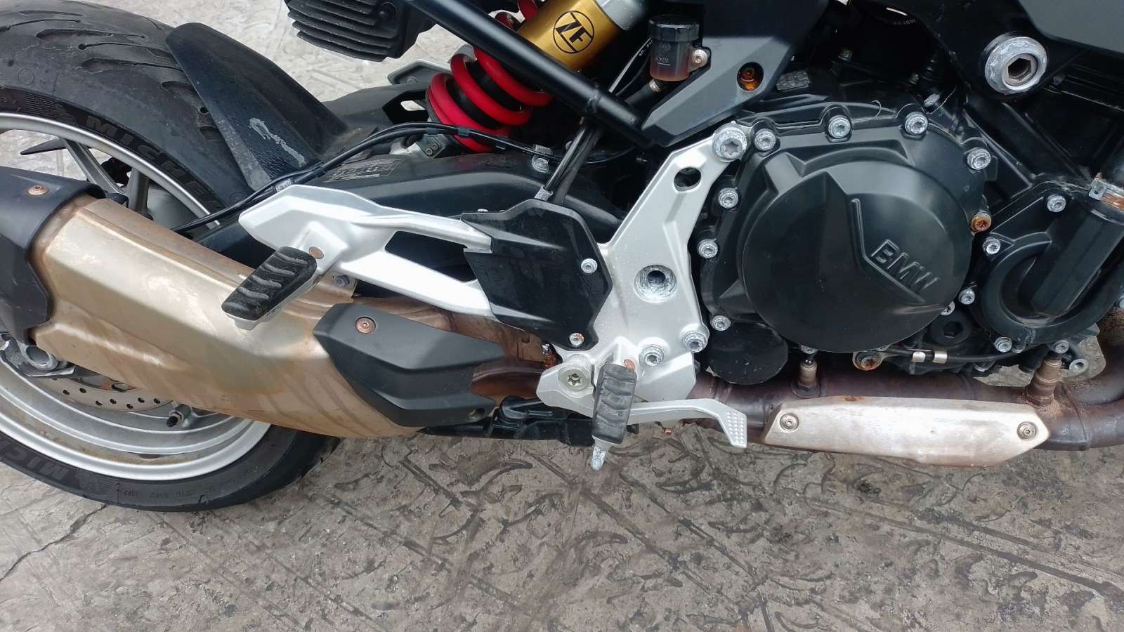 ESTRIBO LATERAL BMW F (801cc - ) - (46718404015 1510931)