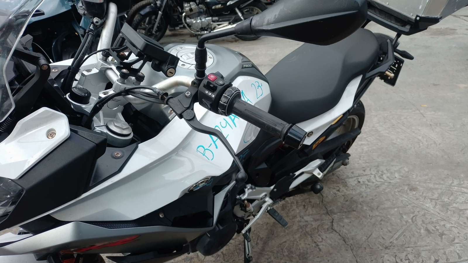 MANETA EXTERIOR DELANTERA IZQUIERDA BMW F (801cc - ) - (32729457890 1510939)