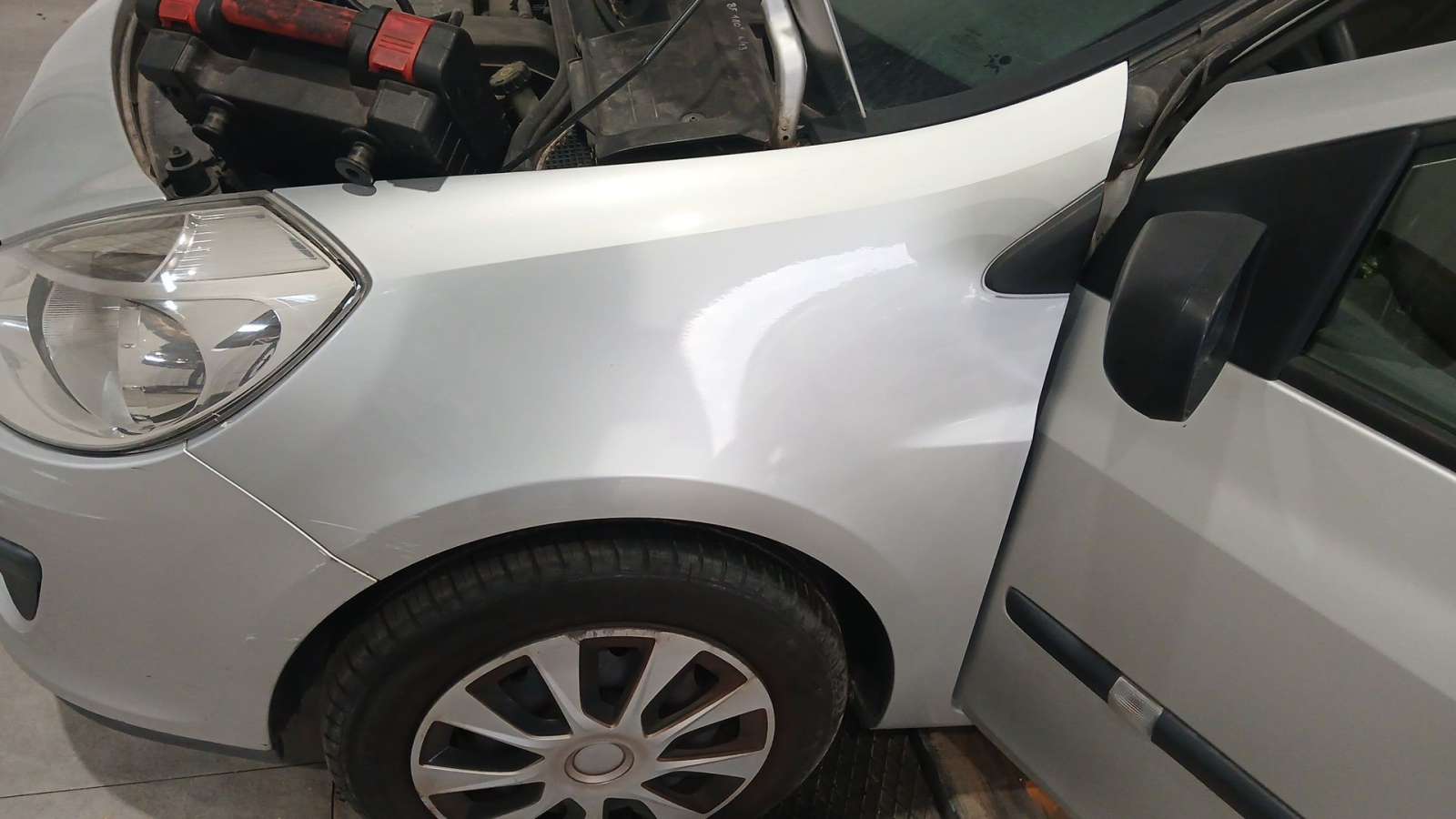 ALETA DELANTERA IZQUIERDA RENAULT CLIO III (BR0/1, CR0/1) 2005-2014 (631014270R 1778465)