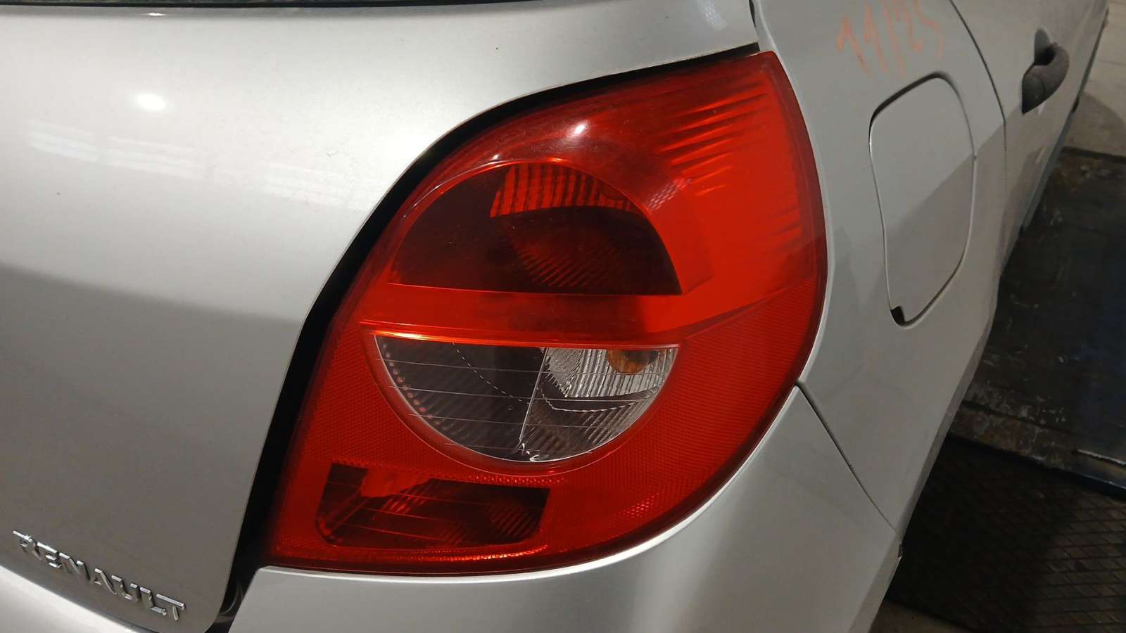 PILOTO TRASERO DERECHO RENAULT CLIO III (BR0/1, CR0/1) 2005-2014 (8200459960 1778560)