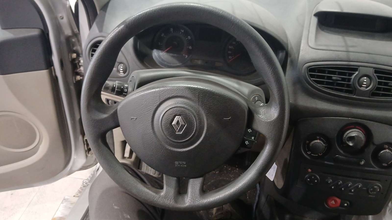 VOLANTE RENAULT CLIO III (BR0/1, CR0/1) 2005-2014 (8200344077 1778586)
