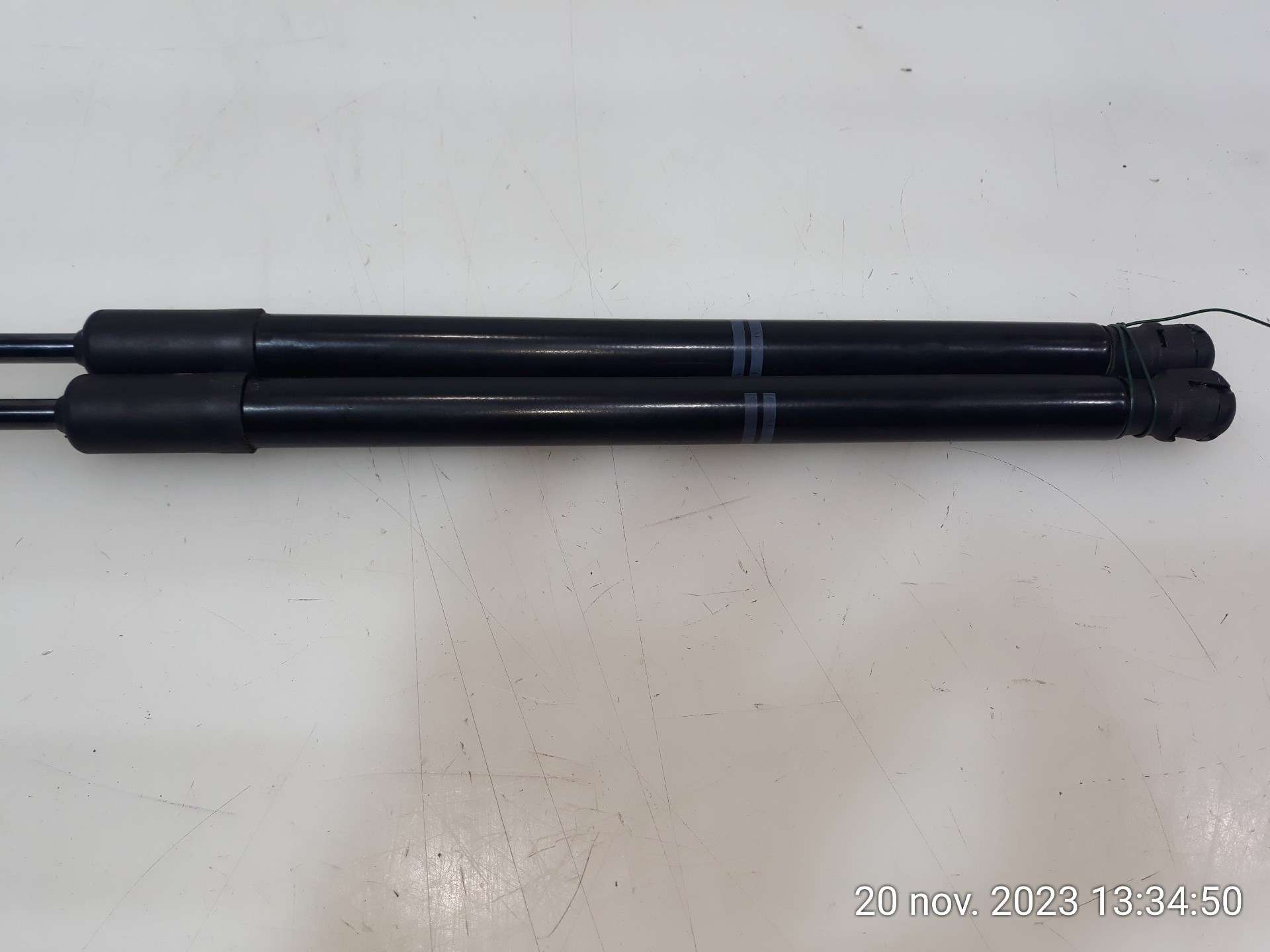 AMORTIGUADORES MALETERO / PORTON VOLKSWAGEN POLO 2017- (2G6827550 1536381)