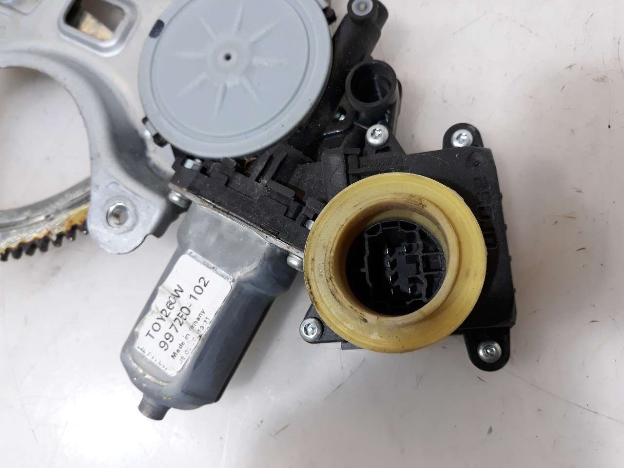 ELEVALUNAS TRASERO DERECHO TOYOTA COROLLA VERSO (R1) 2004-2009 (966197 1239181)