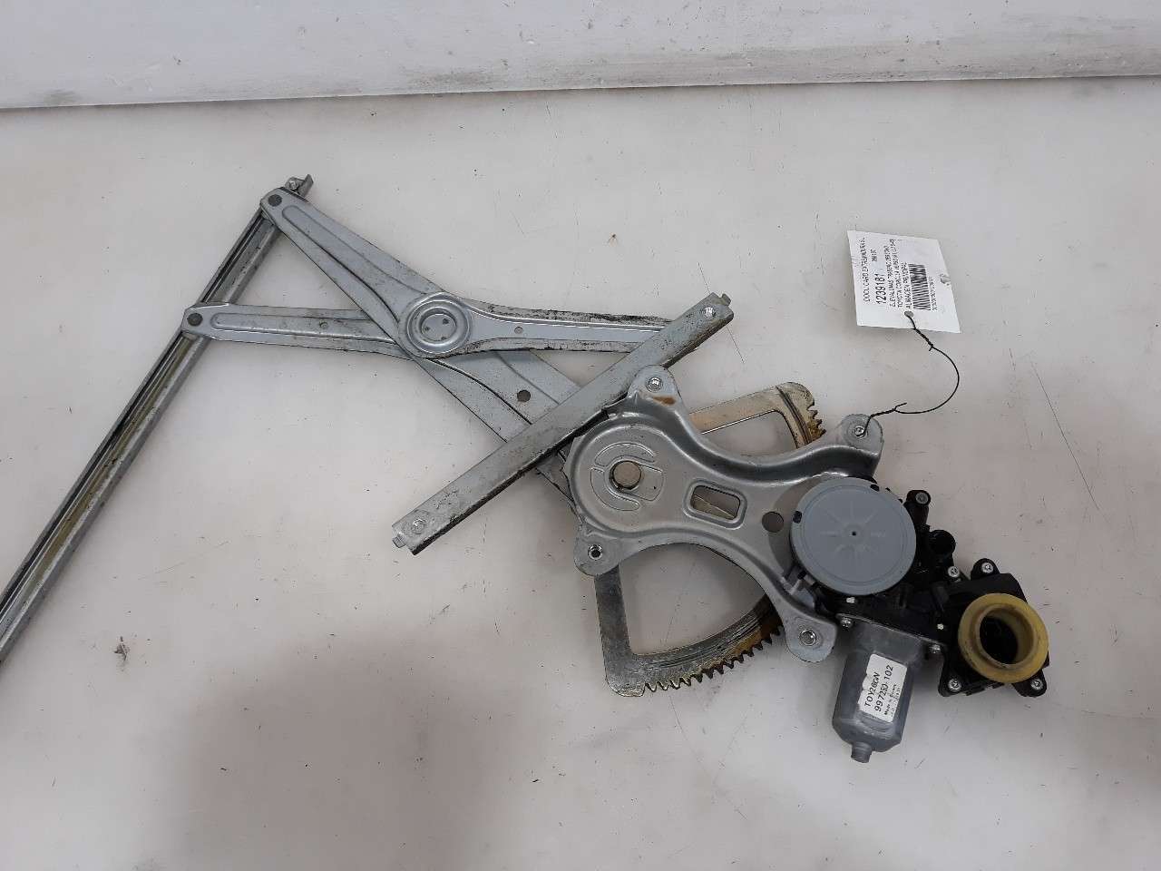 ELEVALUNAS TRASERO DERECHO TOYOTA COROLLA VERSO (R1) 2004-2009 (966197 1239181)