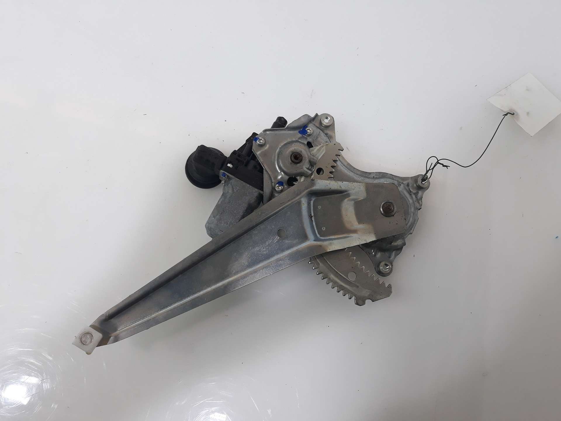 ELEVALUNAS TRASERO IZQUIERDO TOYOTA RAV 4 2012-2019 (6980442050 1353683)