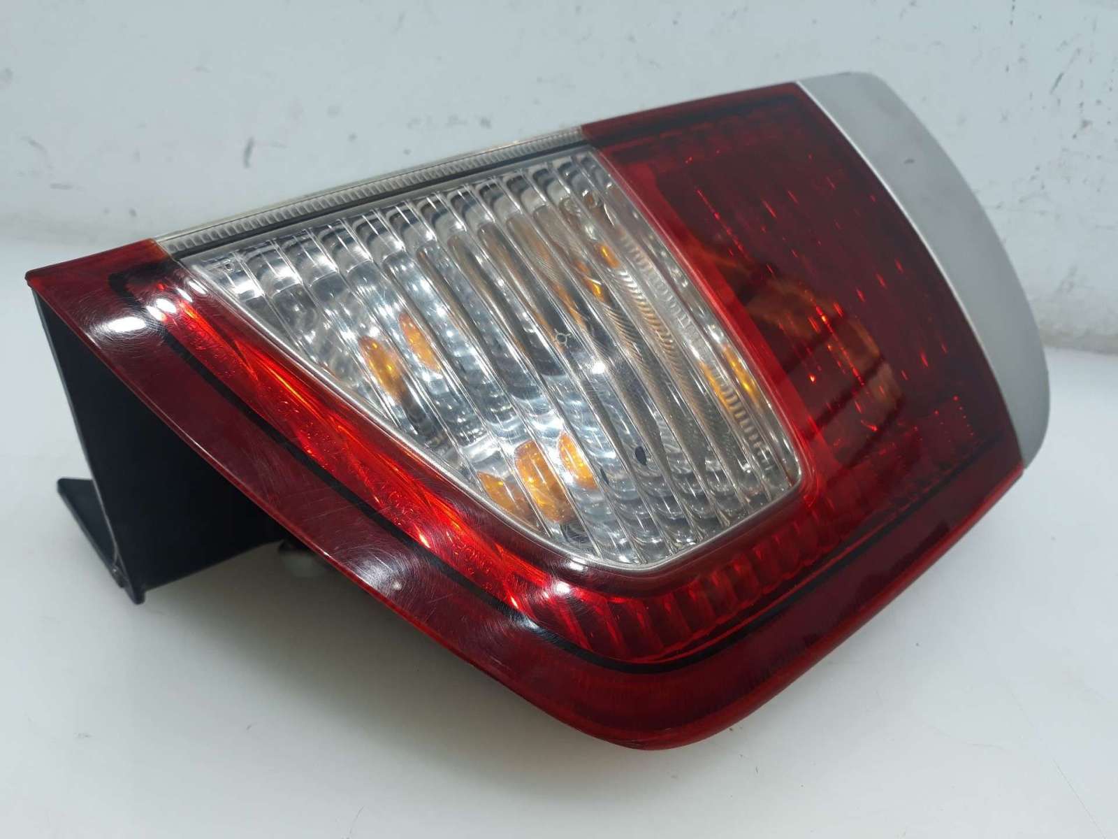 PILOTO TRASERO DERECHO SSANGYONG KYRON 2005-2011 (8360209002 1539090)