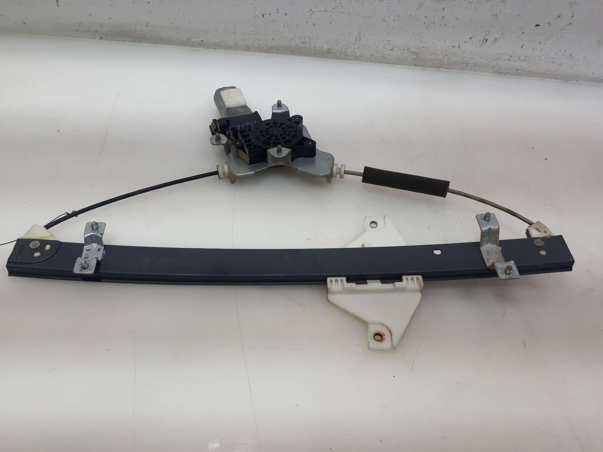 ELEVALUNAS TRASERO IZQUIERDO SSANGYONG KYRON 2005-2011 (7331109002 1539120)