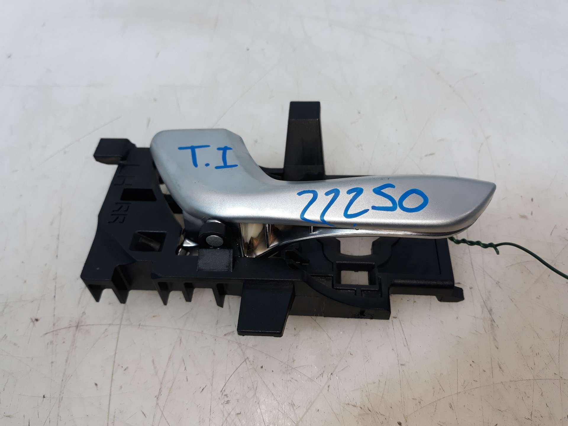 MANETA INTERIOR TRASERA IZQUIERDA KIA STONIC (YBCUV) 2017- (83610H8510SA1 1539647)